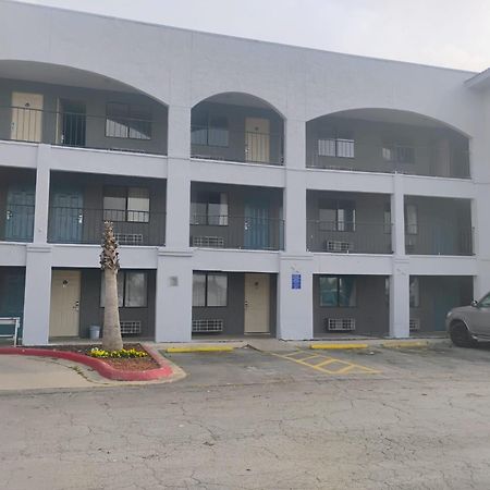 Hallmark Inn And Suites San Antonio Bagian luar foto